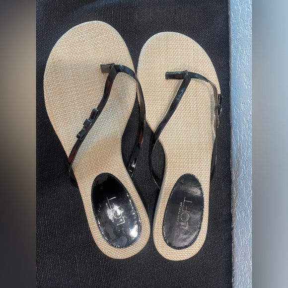 Ann Taylor Shoes - Ann Taylor Loft Sandals Black Patent Bow Thongs Size 7 Women's